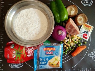 1、做饼+手撕披萨――万能的平底锅就能造,准备食材。