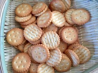 4、雪花酥,饼干100克