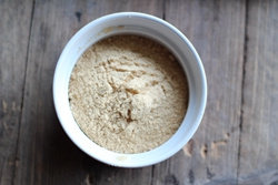 1、榴莲奶酪慕斯,消化饼干压碎