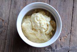 6、榴莲奶酪慕斯,榴莲肉加酸奶搅打成榴莲泥