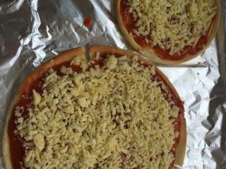 5、蔬菜披萨,加奶酪，喜欢吃的可以多加点