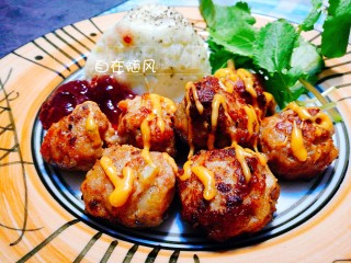 13、家庭版瑞典肉丸,丸子炸好盛出 