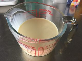 10、曲奇蛋挞,就是五种材料混合均匀即可，挞水需要过筛两次,这样蛋挞的口感更细腻