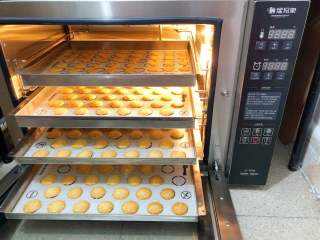 12、香脆芝麻饼,上色非常的均匀