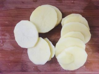 2、土豆泥三明治,土豆切薄片