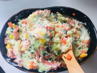 10、土豆泥三明治,加入沙拉酱，搅拌均匀