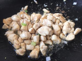 19、翠竹报春,将其翻炒均匀。