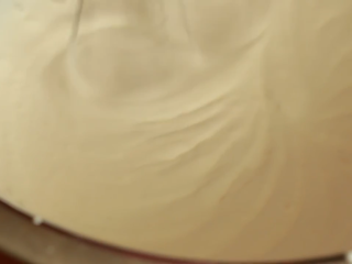 16、免焗草莓芝士派,忌廉高速打发至有纹路