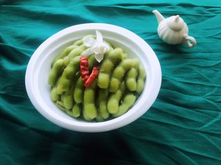 12、糟卤毛豆,成品图。