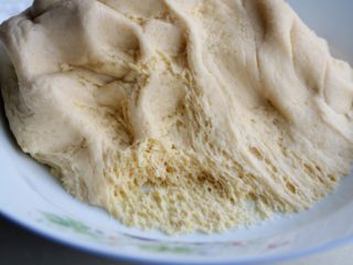 3、玉米面馒头,近距离看看状态；