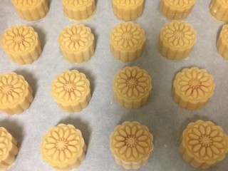 17、#甜味#莲蓉蛋黄月饼,做了好多月饼