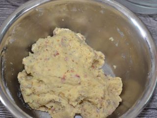 8、玫瑰花果仁香脆饼,直接用手抓捏成团