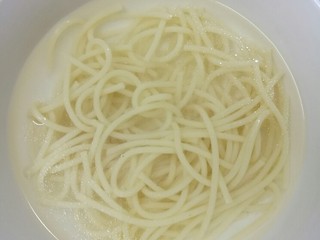 4、意大利面,将煮好的意大利面过凉水备用