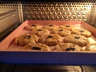 10、桃酥（花生桃酥）,放入预热好的烤箱180度15分钟。