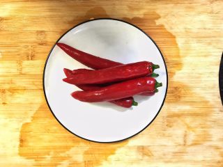 4、超满足便当（2）,红椒洗净