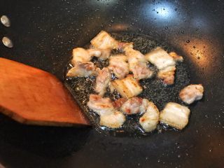 14、超满足便当（2）,煸炒出油 到两面微焦状态盛出