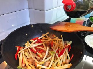 20、超满足便当（2）, 加入少许生抽 继续翻炒