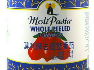 10、意大利玛格丽特披萨,自制番茄酱：使用一个锅，注橄榄油，洋葱，蒜头，罗勒叶炒香倒入去皮番茄，加入适量的开水，慢火煮至30分钟，用盐，鸡粉，调味。使用搅拌机打碎即可使用。