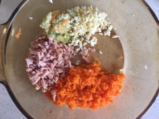 14、福禄（葫芦）土豆泥,同样放入这个菜的容器里