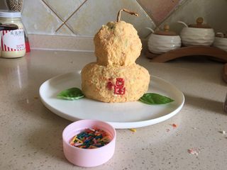 23、福禄（葫芦）土豆泥,葫芦把儿 是干黄花菜 福字用装饰糖果拼的