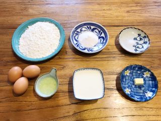 1、Pancake•摊一盘甜香可口的原味松饼吧,首先准备好所有食材