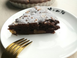 14、巧克力坚果蛋糕,非常好吃~