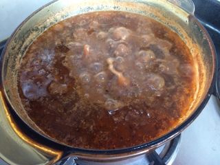 7、千层刀削面,如图熬煮开锅时把周边泡沫捞起丢掉