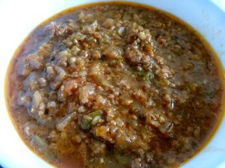 8、千层刀削面,如图经过时段时间熬制就是做好的酱料了(大家可以一次多做点,因为披萨酱和意面酱都是这个)