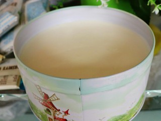 10、海洋系列酸奶盒子,从冰箱取出盒子,把糊糊倒入盒子里,放进冰箱冷藏六小时