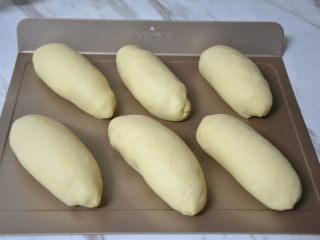 12、肉松包,发酵至两倍大，烤箱预热165°，放中下层烤25分钟