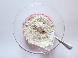 4、火龙果磨牙棒（适合9个月以上的宝宝）,筛入中筋面粉