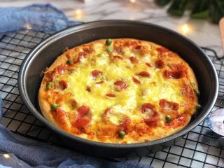 16、意式烤肠披萨,成品图。