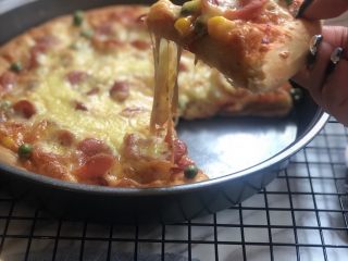 18、意式烤肠披萨,长长的拉丝哦。