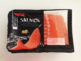 1、减脂健身菜  柠香黑椒三文鱼果蔬沙拉,丹麦三文鱼