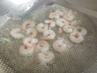 5、全麦披萨低脂营养,虾仁焯水