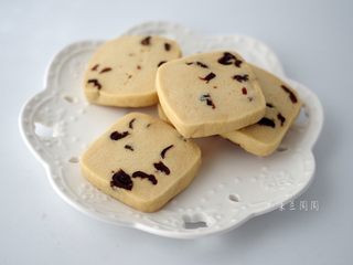 8、蔓越莓曲奇（香酥不变形）,做好以后密封保存，可以存放三个月。