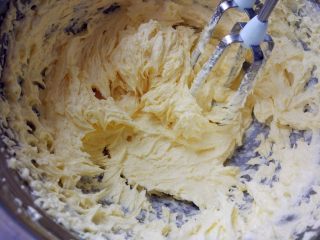 4、创意火柴饼干,打至完全融合，没有水油分离的状态