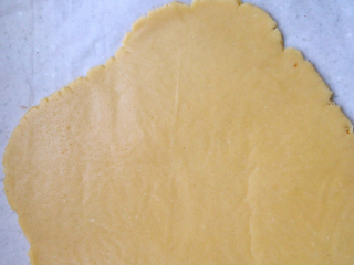 6、创意火柴饼干,夹在两张油纸间，擀成均匀薄片，入冰箱冷藏片刻