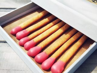 11、创意火柴饼干,凝固后取下即可