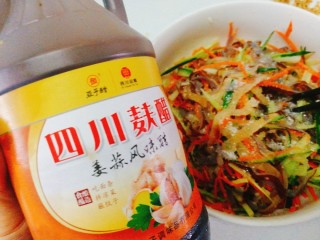 14、夏天必备+凉拌海蜇皮,加入白糖，四川麸醋