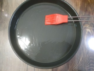 7、芒果披萨,披萨盘刷油