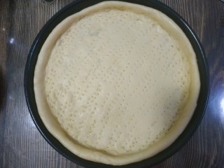 9、芒果披萨,用叉子叉出小孔