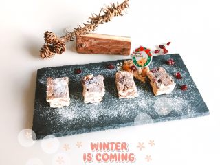 11、可可雪花酥,筛上雪花粉（即糖粉和奶粉混合均匀）