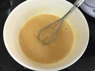 3、五彩冰皮月饼（附奶黄馅做法）,搅拌至糖融化