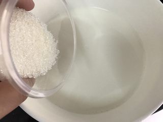 12、五彩冰皮月饼（附奶黄馅做法）,加入白糖