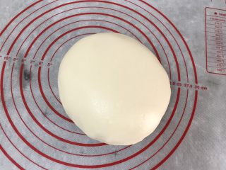 21、五彩冰皮月饼（附奶黄馅做法）,看，特别细腻漂亮吧