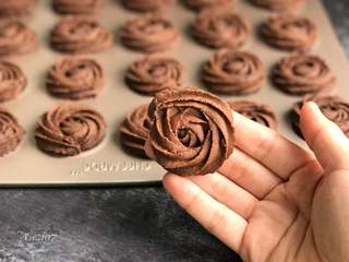 3、可可曲奇,出炉放凉后密封保存。