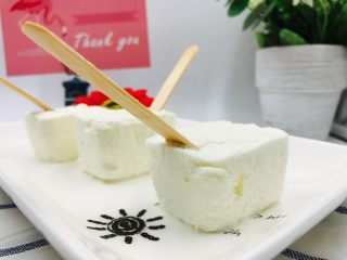 17、牛奶之恋《云朵香草冰淇淋》【冷饮】,真的很娇贵，一不小心就会裂开！