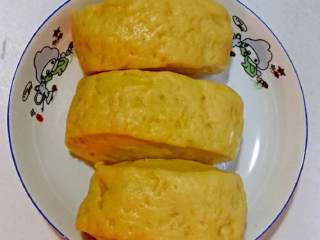 16、南瓜包子（小葱鲜肉馅）,面团没有揉透，表面粗糙，外表不好看，吃是很好吃。