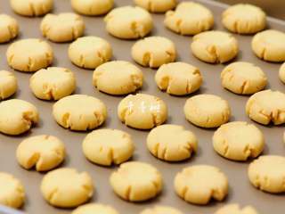 21、酥香玛格丽特饼干 减糖版才更适合宝宝口味,如果这么简单的玛格丽特饼干都不会做，真的不好意思给别人说自己会烘焙。